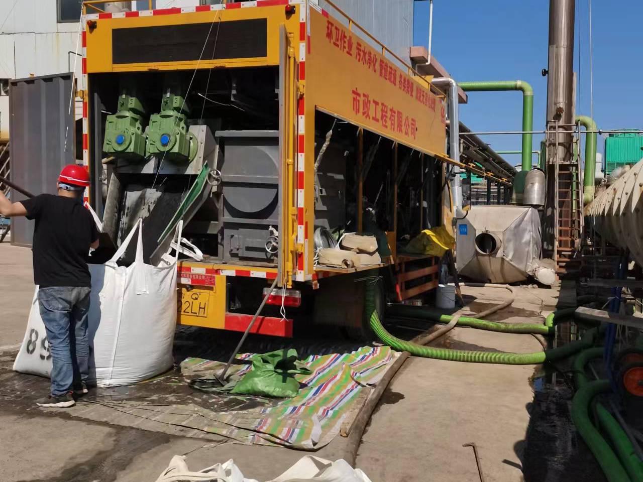 东升镇淤泥压干处理